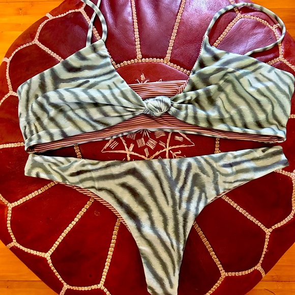 New, never worn acacia set - Picture 1 of 3